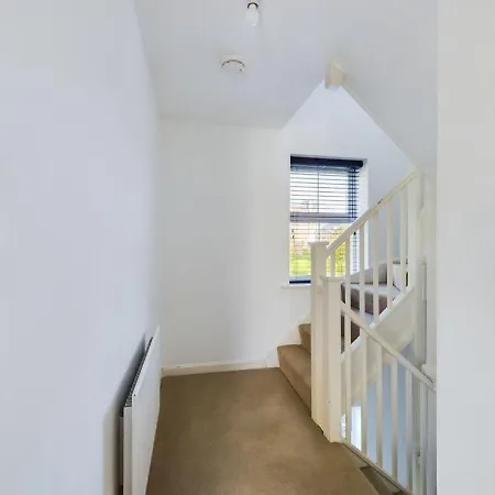 247 Serviced Accommodation In Stafford- 3Br Townhouse Exterior photo
