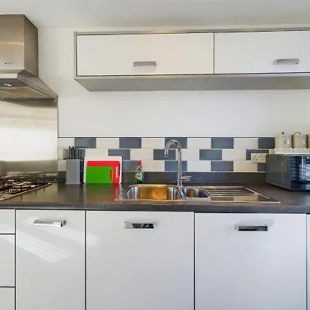 247 Serviced Accommodation In Stafford- 3Br Townhouse Exterior photo
