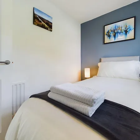 247 Serviced Accommodation In Stafford- 3Br Townhouse Exterior photo