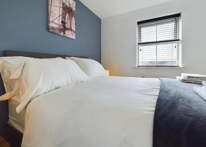 247 Serviced Accommodation In Stafford- 3Br Townhouse