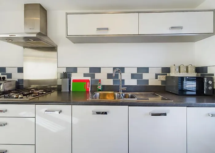 247 Serviced Accommodation In Stafford- 3Br Townhouse