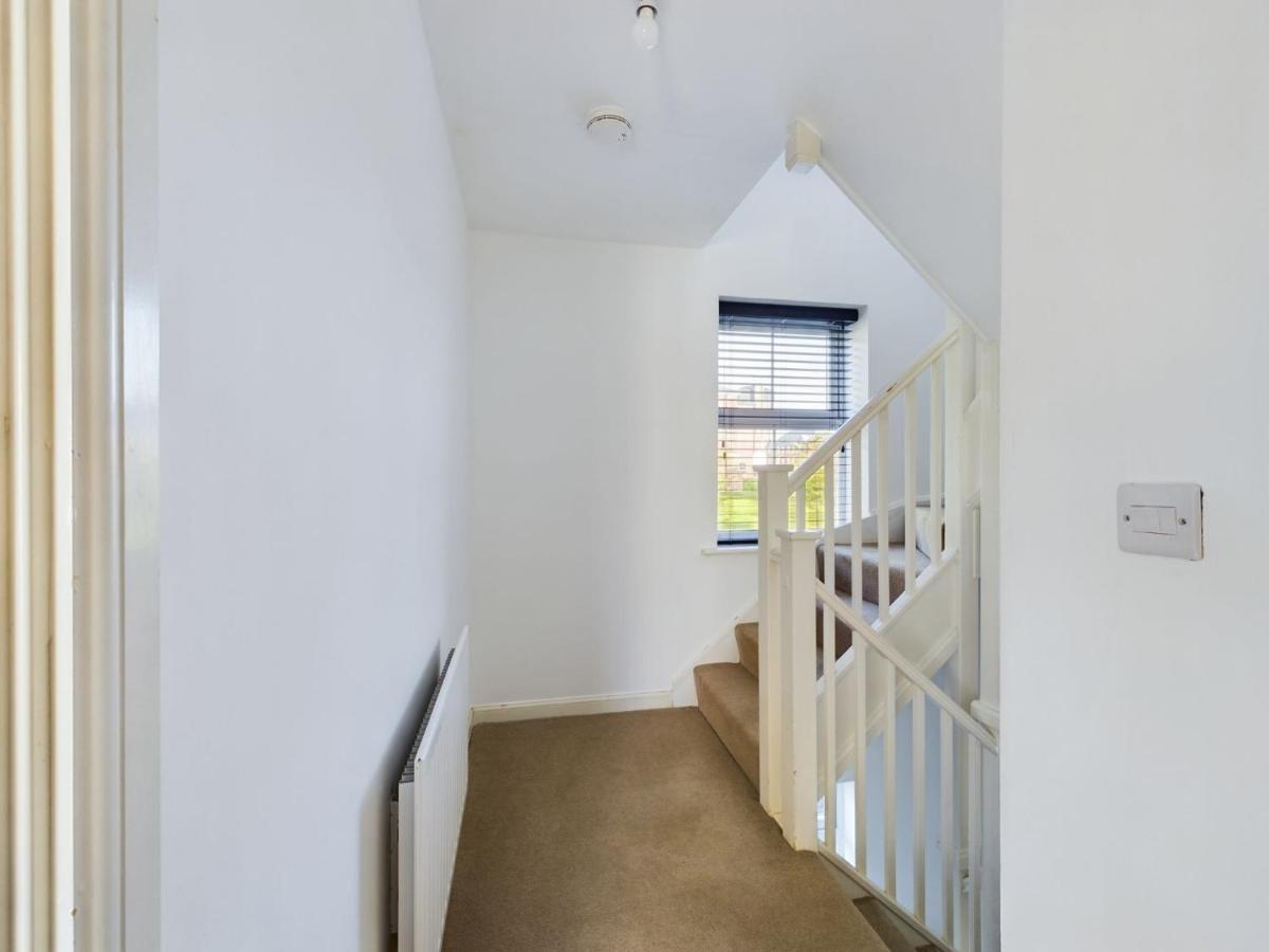 247 Serviced In Stafford- 3br Townhouse Stafford