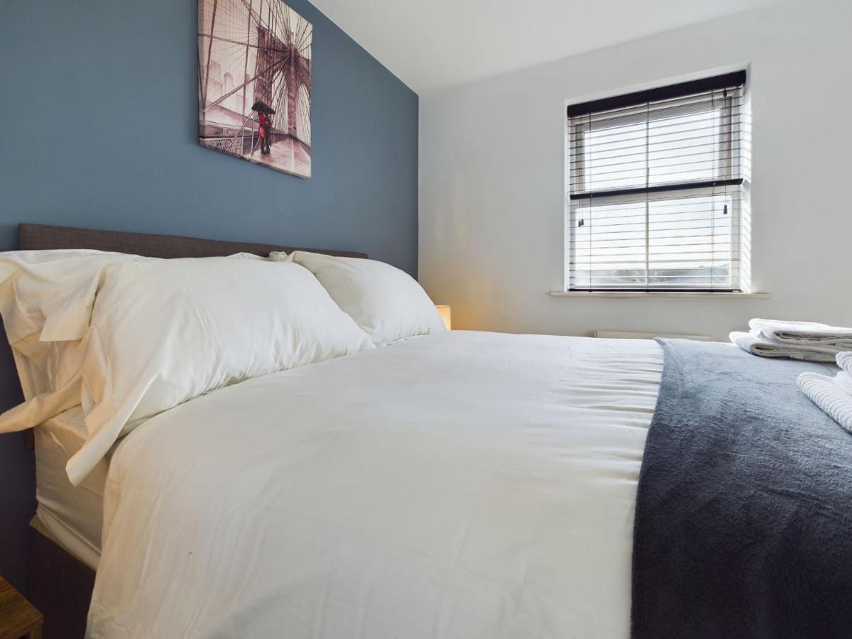 247 Serviced In Stafford- 3br Townhouse