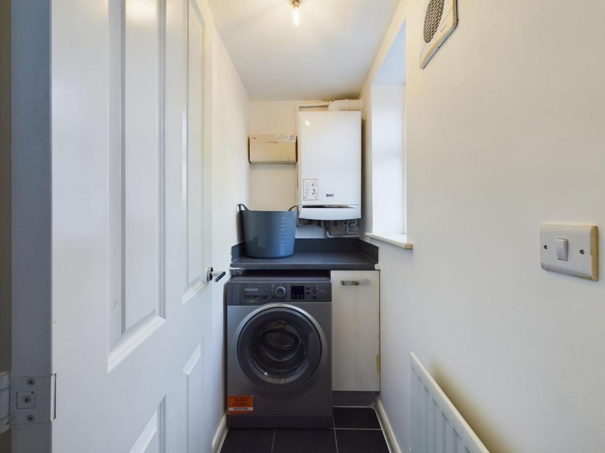 247 Serviced In Stafford- 3br Townhouse Apartment *