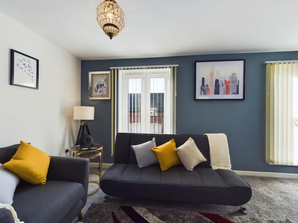 247 Serviced In Stafford- 3br Townhouse * Stafford