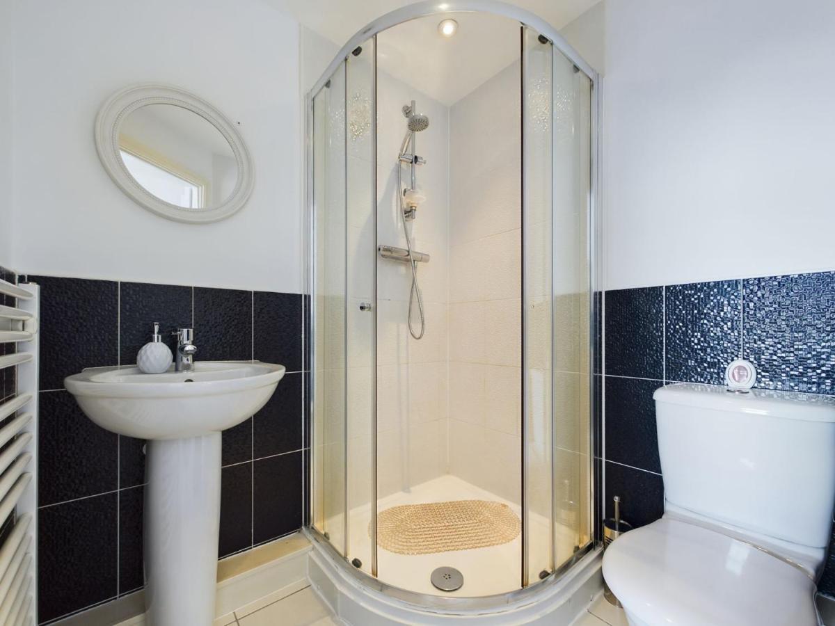 Apartment 247 Serviced In Stafford- 3br Townhouse