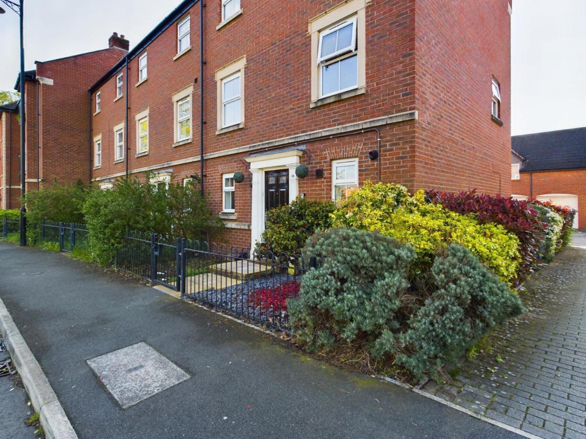 247 Serviced In Stafford- 3br Townhouse Stafford