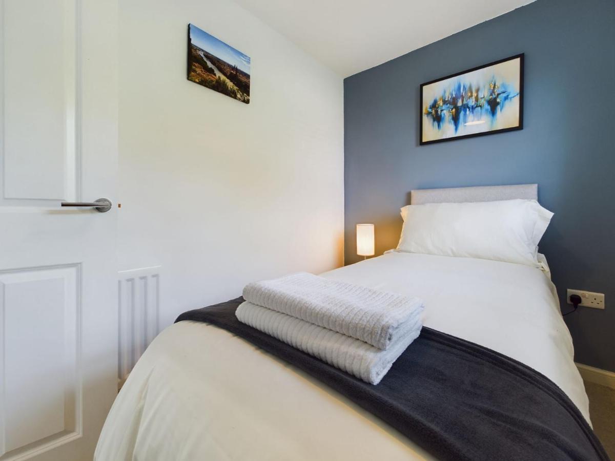 247 Serviced In Stafford- 3br Townhouse *