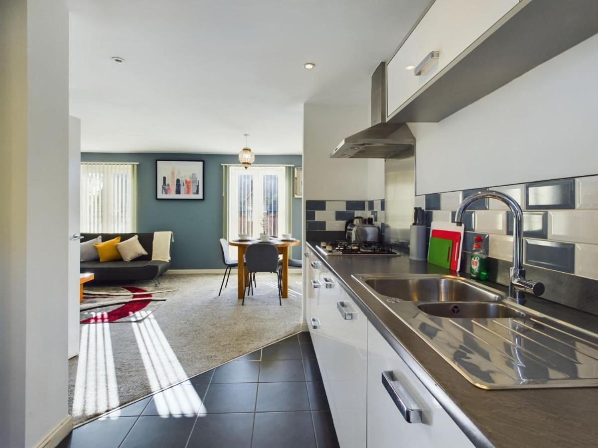 247 Serviced In Stafford- 3br Townhouse Apartment Stafford