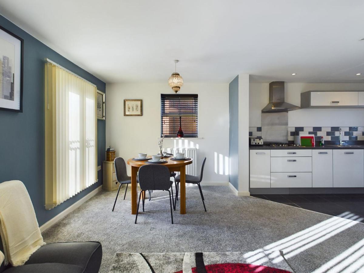 247 Serviced In Stafford- 3br Townhouse